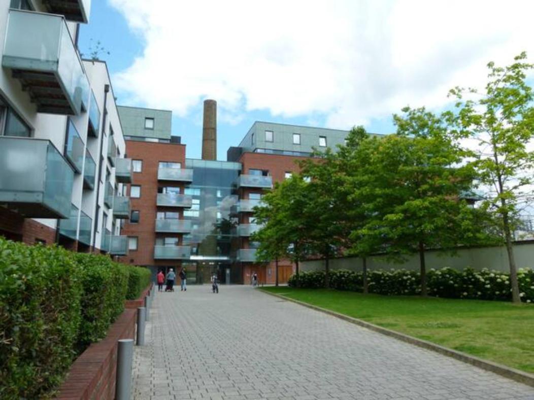 Bright & Spacious Double Bedroom With Ensuite And Concierge! Paid Parking Available Londra Exterior foto